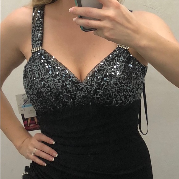 Black ballgown with beautiful sequin detail - Picture 1 of 7